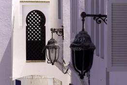 Image du Maroc Professionnelle de  Fenêtre d'une maison dans la Kasbah d'Asilah, ville du nord du Maroc sur l'océan Atlantique à 40 km au sud de Tanger, Dimanche 9 Septembre 2001(Photo / Abdeljalil Bounhar)
 